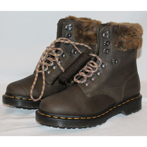 NIB Dr. Martens Womens 1460‎ Serena Collar Leather Boots - Picture 1 of 7